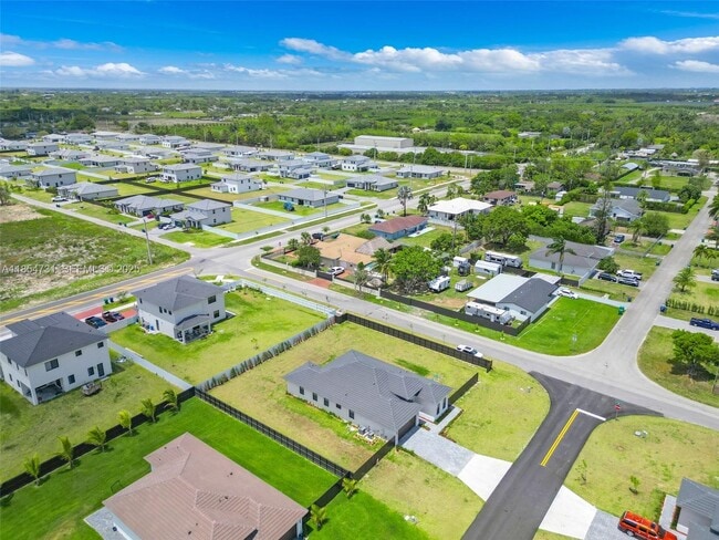 Building Photo - 32206 SW 196th Ave