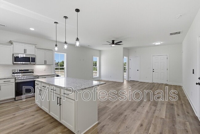 Building Photo - 408 Legends Court