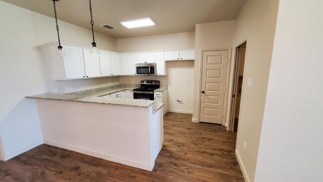 Building Photo - 1230 N 7th St