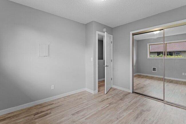Building Photo - Spacious 2bed/1bath townhome