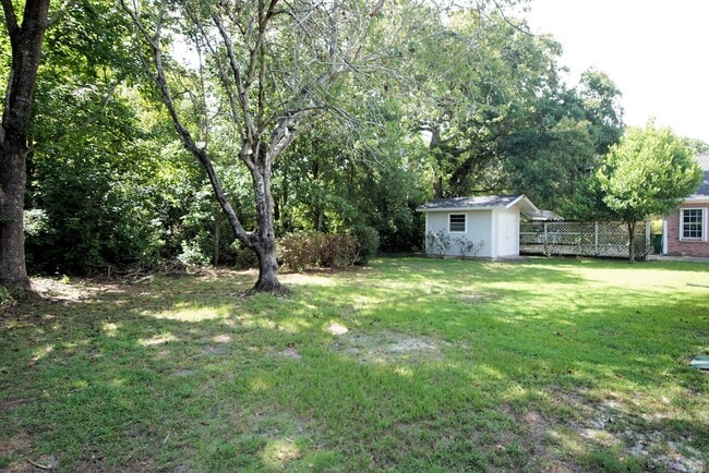 Building Photo - Great Location in Mary Esther