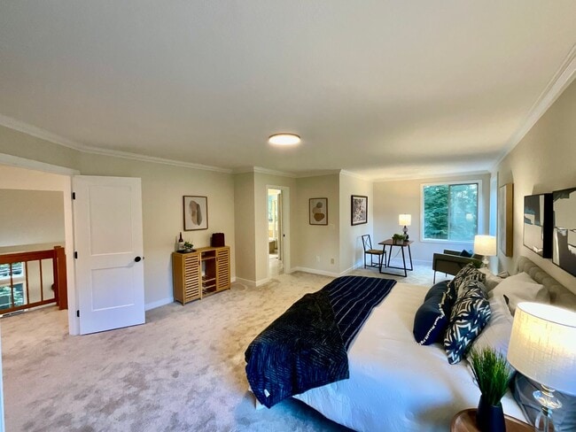 Building Photo - Spacious 3-Bedroom Home with Sunroom in Private Lake Community – Everett