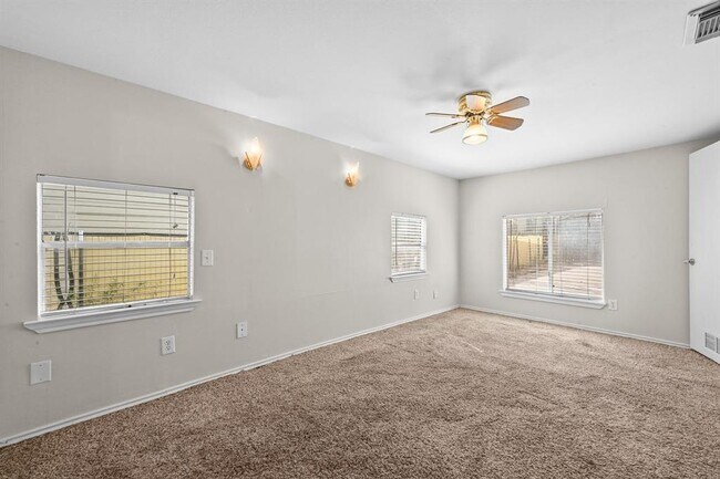 Building Photo - 1706 Riverview St