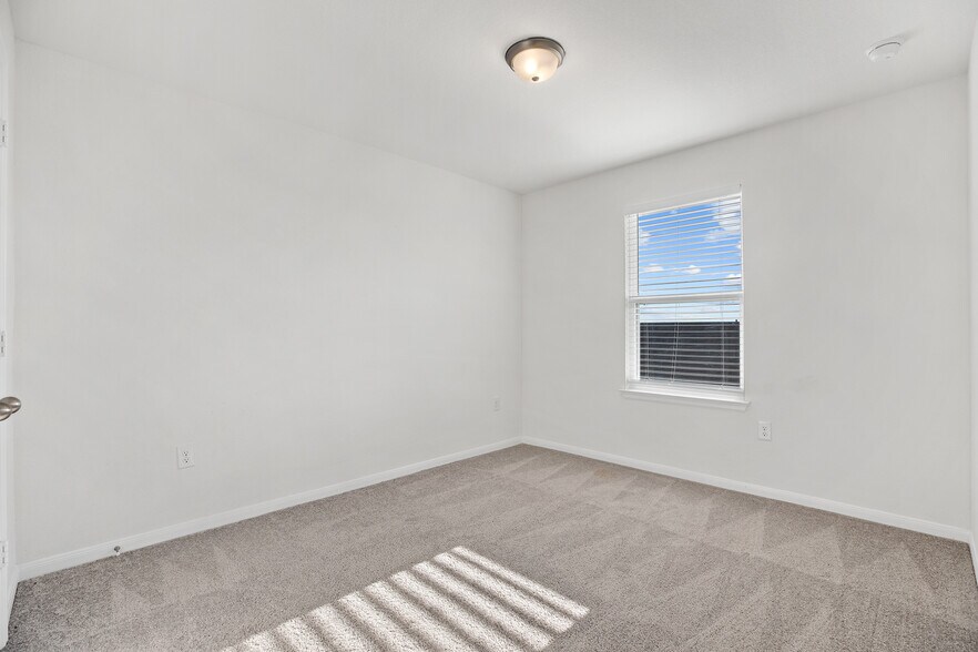 Building Photo - 5552 Bellissima Way