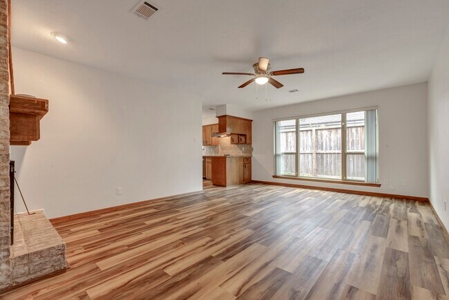 Building Photo - 17 Wishbonebush Rd