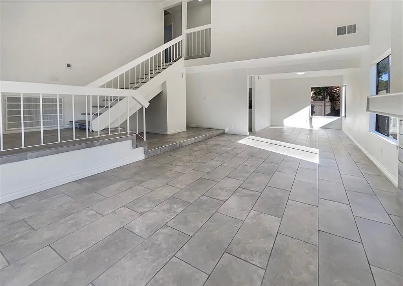 Building Photo - 9670 Summerville St