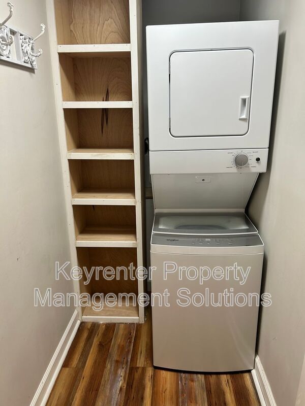 Building Photo - 2312 Poplar St