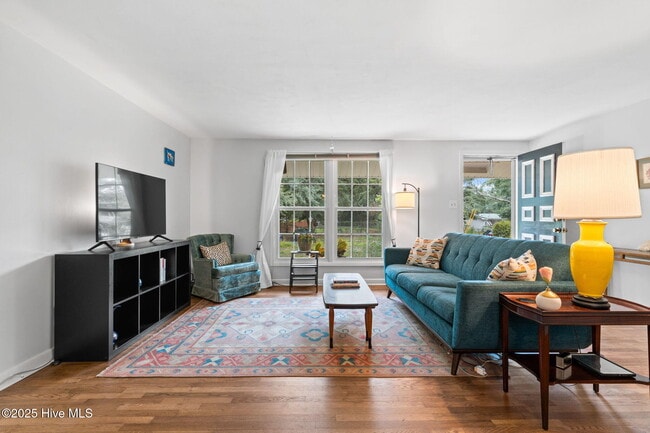 Building Photo - 5405 Autumn Dr