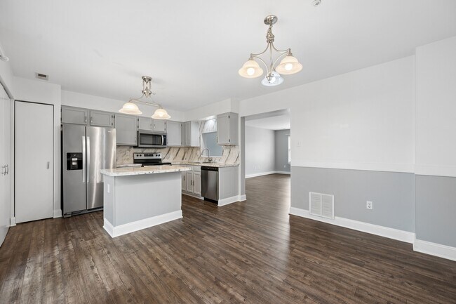 Building Photo - 411 Old Oak Pl
