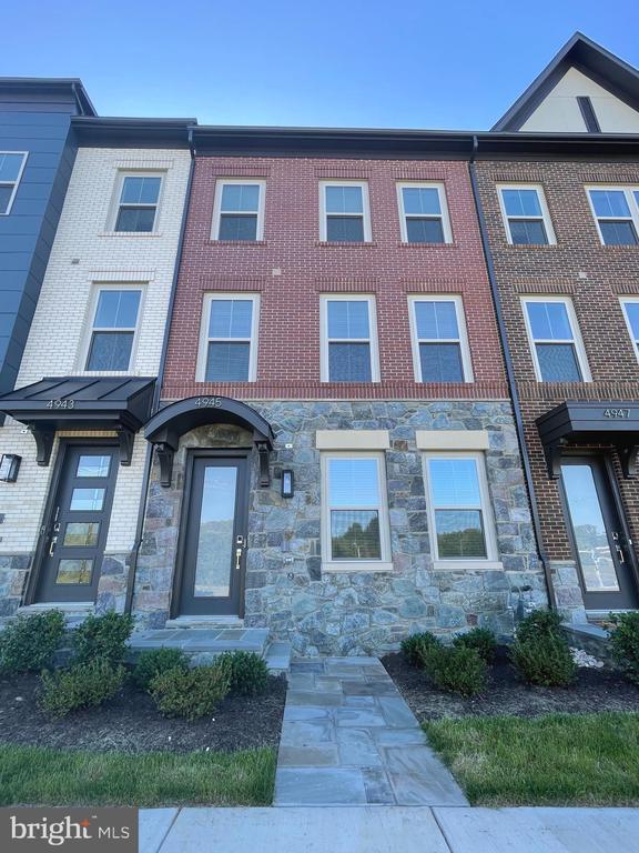 Primary Photo - 4945 Purdy Aly