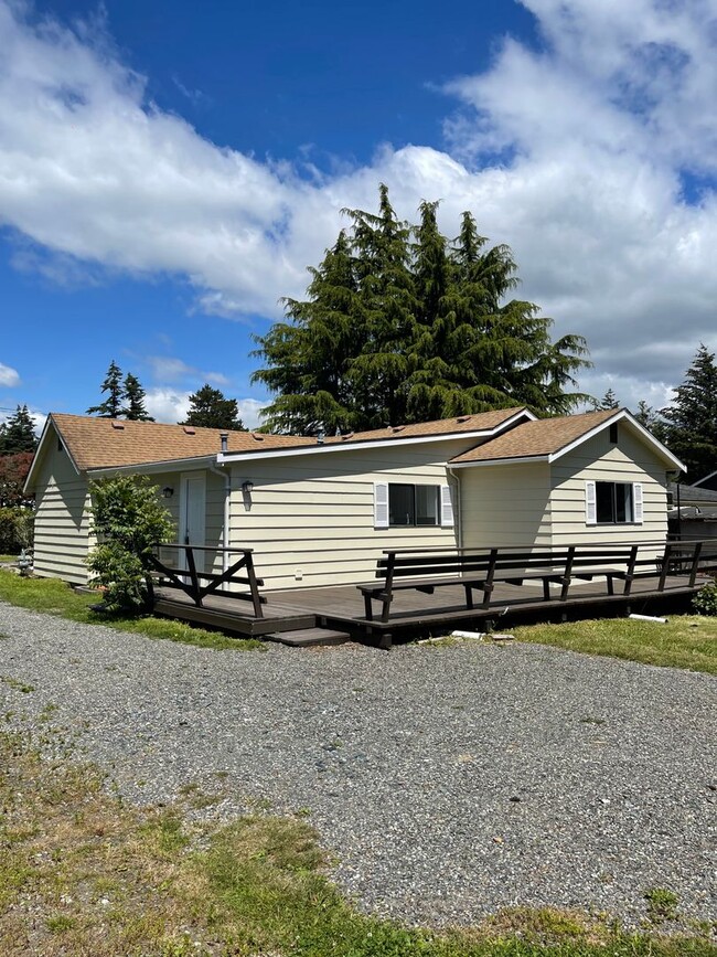 Building Photo - Newly Remodeled 3-bedroom 1 bath, spacious...