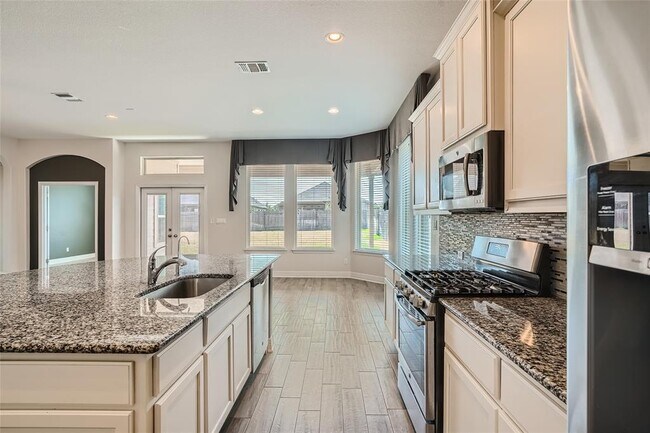 Building Photo - 213 Blue Waterleaf Ln