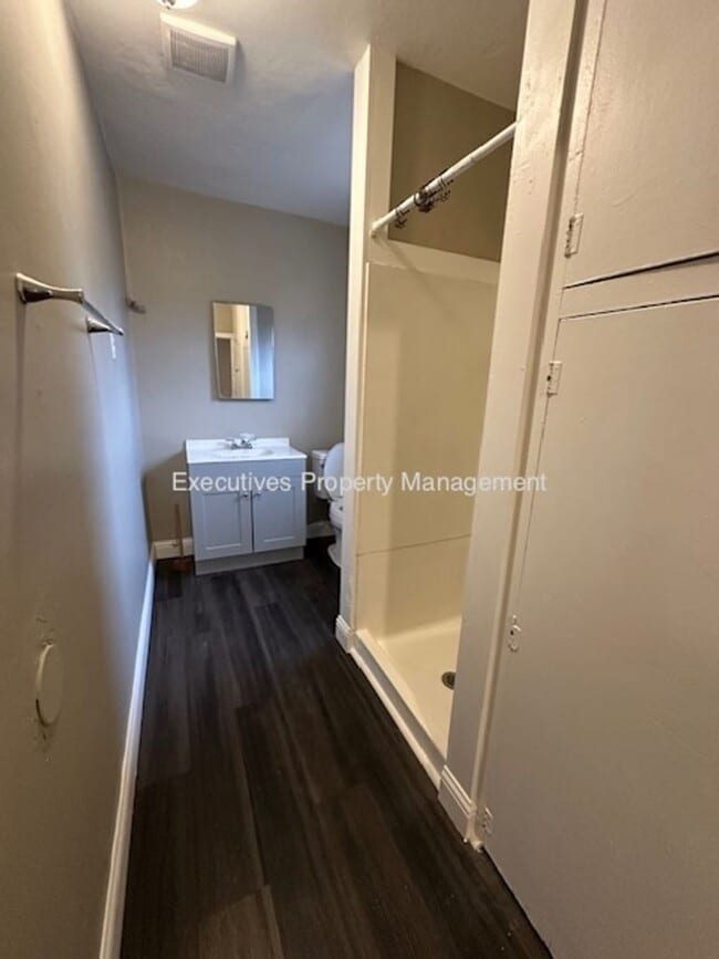 Building Photo - 2324 Q St