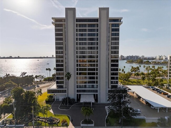 Building Photo - 770 S Palm Ave