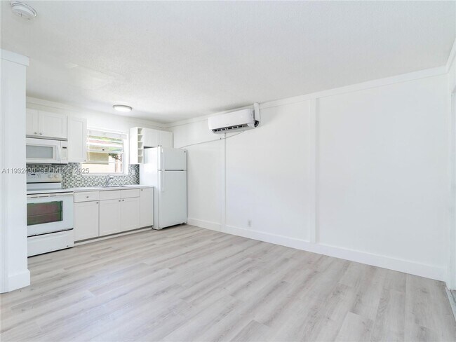 Building Photo - 2020 Miami Rd