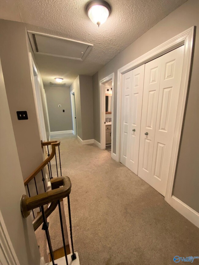 Building Photo - 10103 Shadow Wood Dr SE
