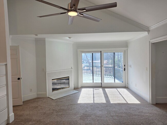 Building Photo - Private 4 bed 3 bath home located in Marietta on 4.5 acres