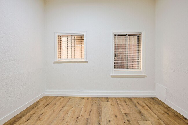 Building Photo - Modern Living in Koreatown: Stylish Studio Apartment