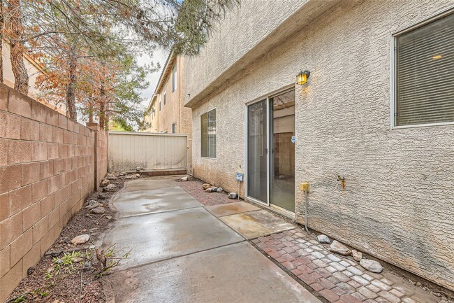 Building Photo - EXQUISITE 3-Bedroom Home - Modern Amenitie...
