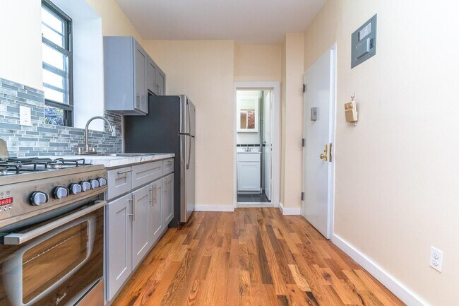 Building Photo - 134 Boerum St