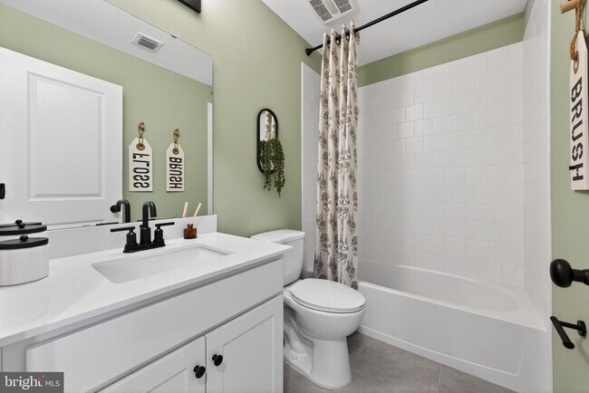 Building Photo - 44 Basswood St