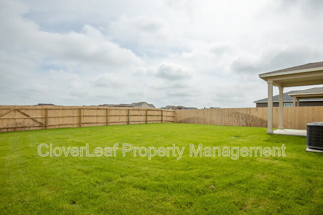 Building Photo - 571 Pebble Bend