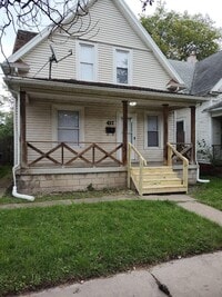 Building Photo - 3 Bedroom House