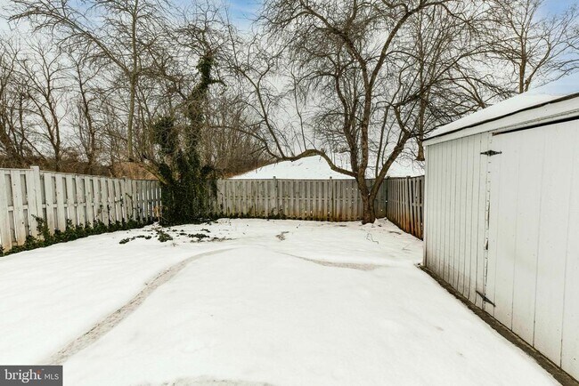 Building Photo - 60 Benton Ct