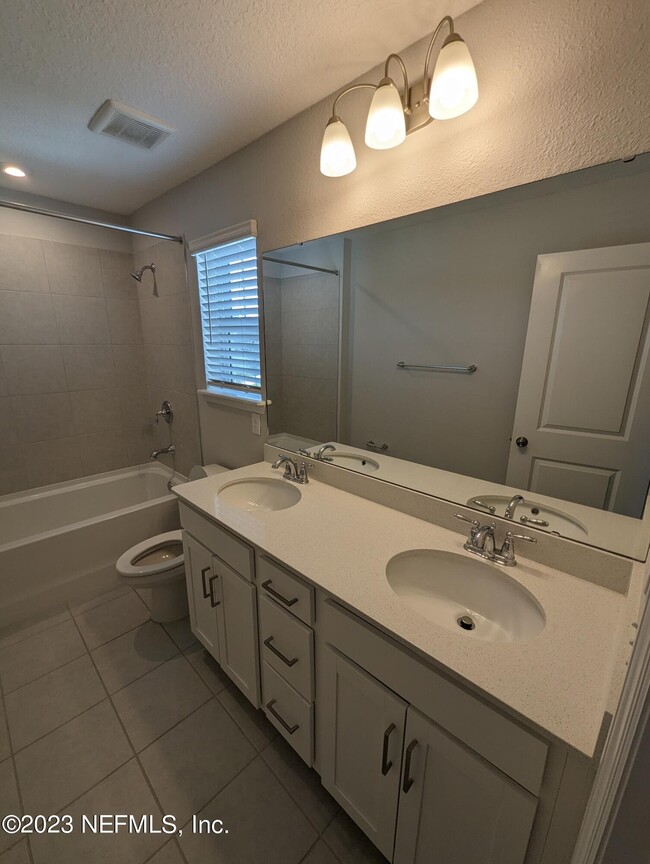 Building Photo - 251 Dahlia Falls Dr