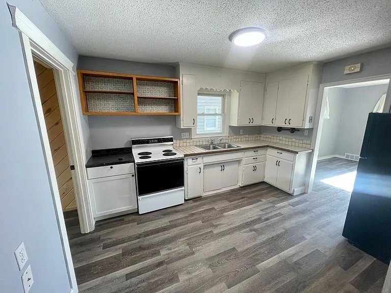 Building Photo - 1630 7th St N