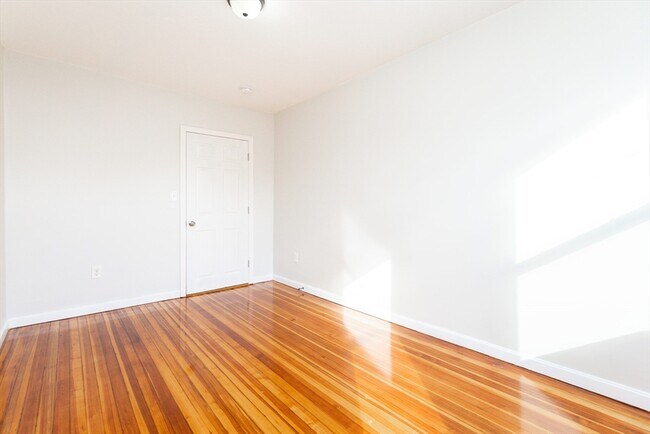 Building Photo - 74 Austin St