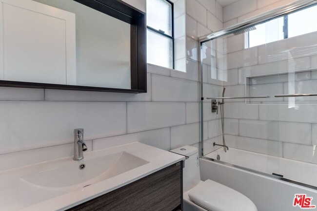 Building Photo - 4826 Pickford St