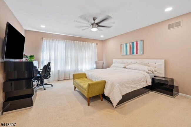 Building Photo - 29 Newell St