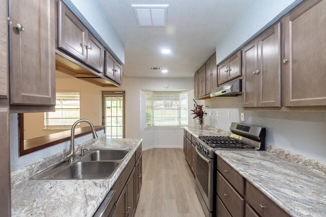Building Photo - 5704 Leggett Ln
