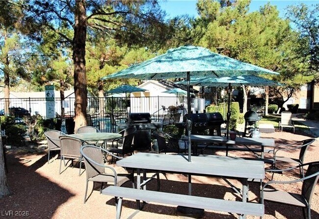 Building Photo - 555 E Silverado Ranch Blvd