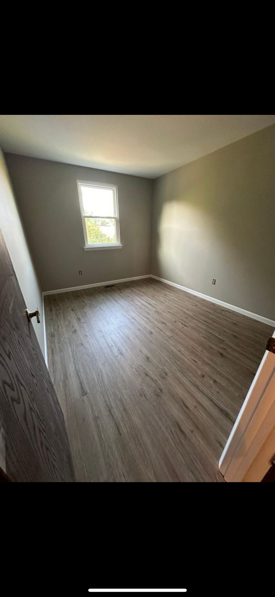 1st bedroom - 887 Williams Pl