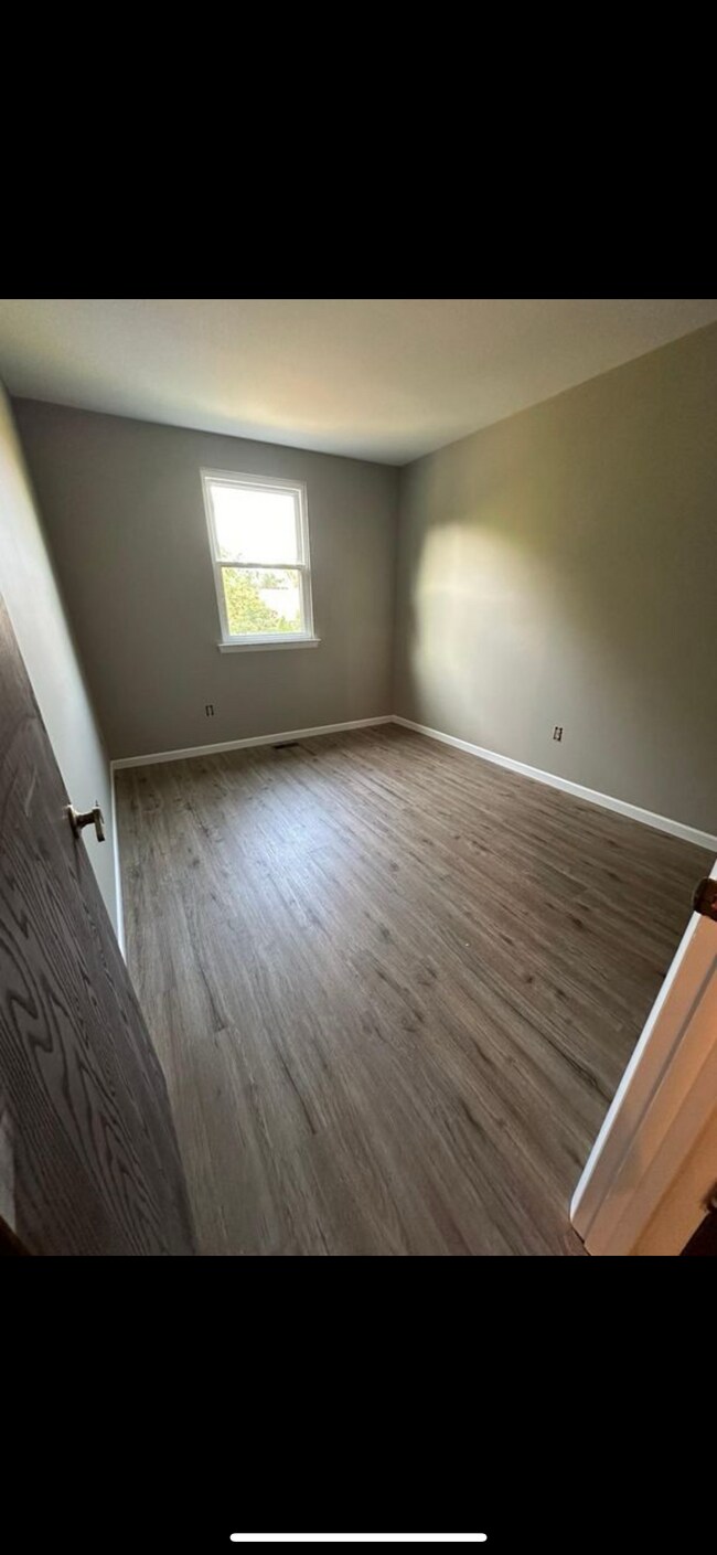 1st bedroom - 887 Williams Pl