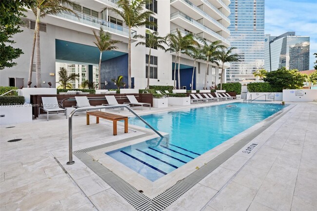 Building Photo - 1300 Brickell Bay Dr