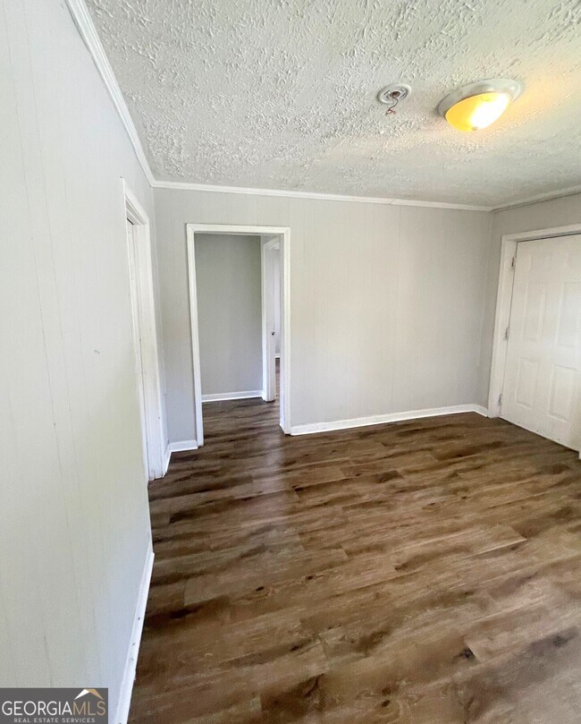 Building Photo - 6501 Elsie St