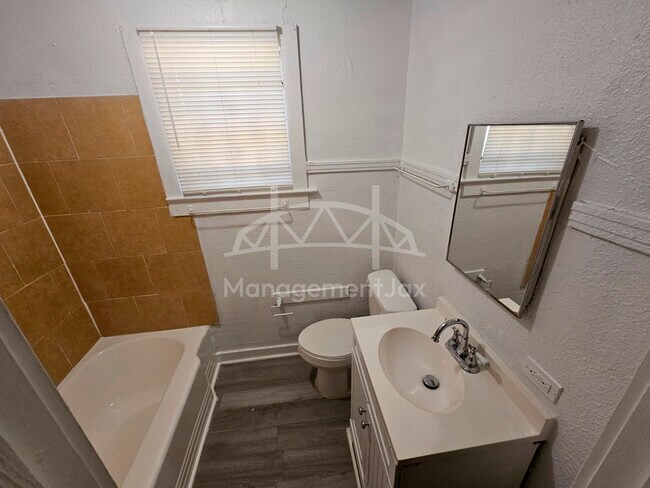 Building Photo - 2040 W 15th St