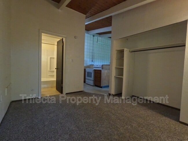 Building Photo - 608 Parker St