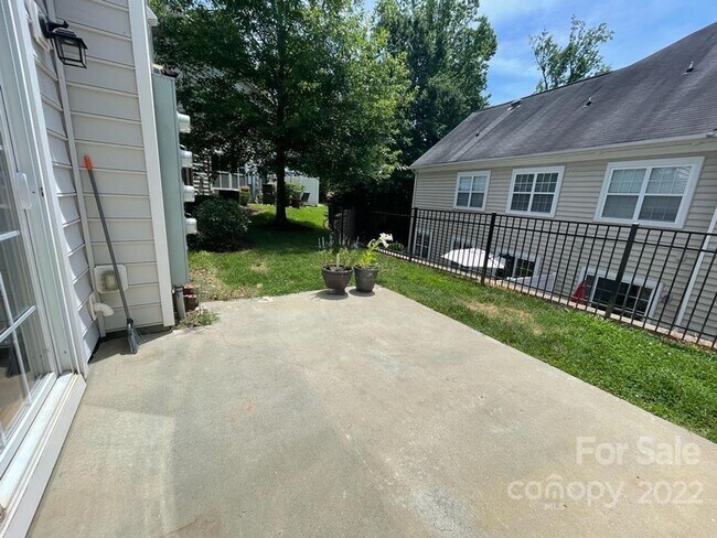 Building Photo - Short Term Rental Coming Soon! 3 BR/2.5BA | Renovated Townhome | 2-Car Garage Parking |Neighborho...
