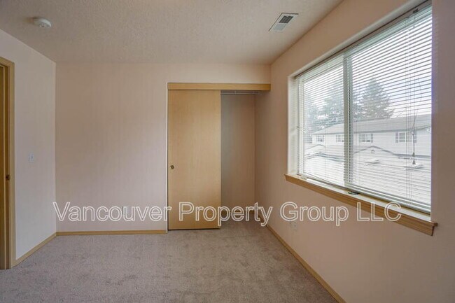 Building Photo - 4000 NE 109th Ave