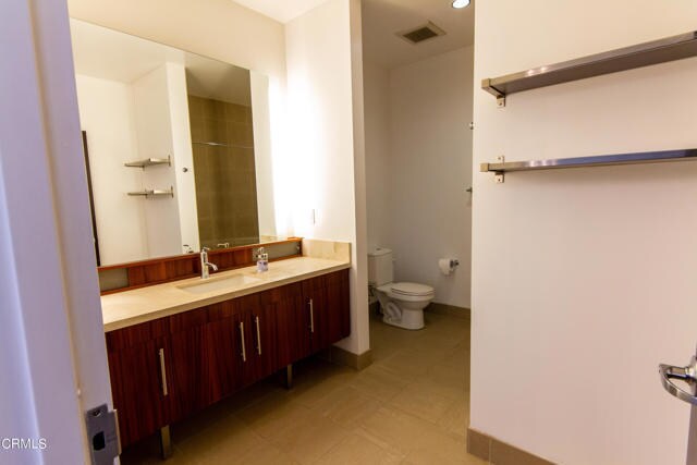 Building Photo - 1100 S Hope St