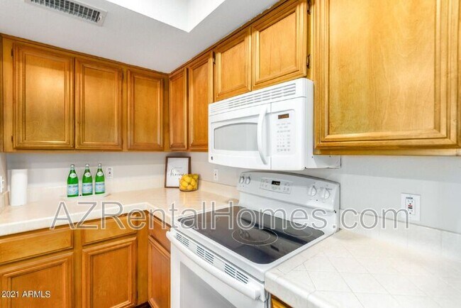 Building Photo - 746 E Morningside Dr