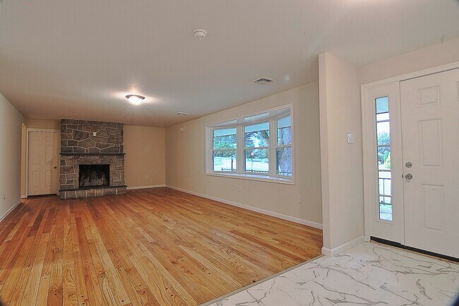 Building Photo - 1490 Chestnut Hill Rd