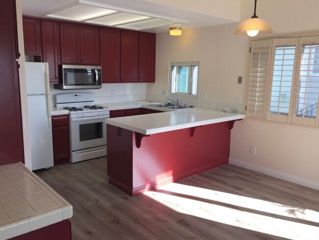 Building Photo - 2bd/2bth Condo with Private Patio, In-Unit...