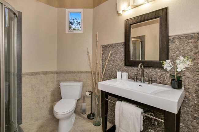 Building Photo - Gorgeous Monte Sereno Estate on Spacious Private Lot