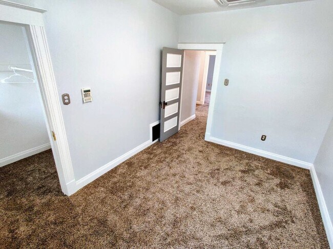 Building Photo - 228 N Pearl St