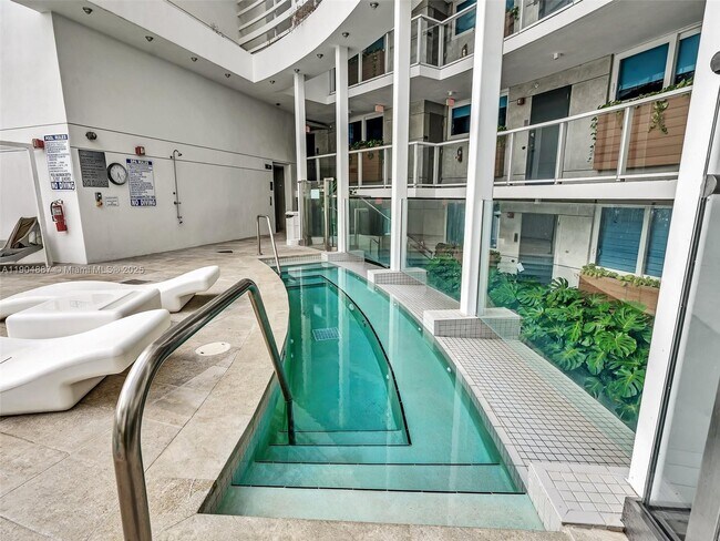 Building Photo - 9821 E Bay Harbor Dr